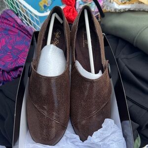 Soft Style Textured Brown Women Loafers